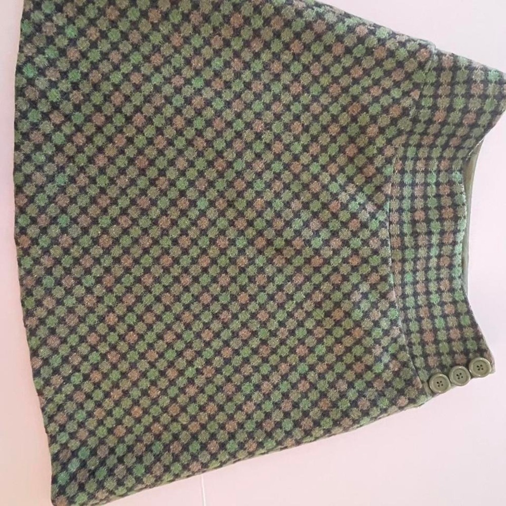 Ann Taylor green and pink honeycomb skirt. Lined petites 4p